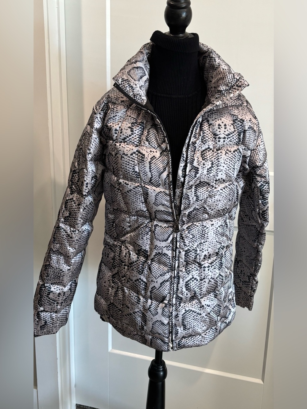 NEW OBERMEYER Snake-Print Quilted Down Jacket - Gray,  Black & Silver  SZ M